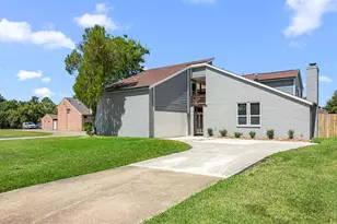 2926 Meadowcreek Dr, Missouri City, TX 77459 - Photo 2