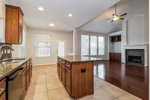 22 Frontera Cir, The Woodlands, TX 77382 - Photo 6