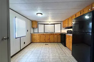 1718 W Dumble St, Alvin, TX 77511 - Photo 2