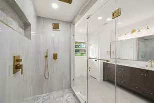 8202 Glencrest St, Houston, TX 77061 - Photo 16