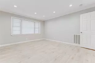 5037 W 43rd St, Houston, TX 77092 - Photo 10