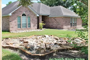 110 S River Dr, Columbus, TX 78934 - Photo 1