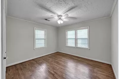 210 Harris Boulevard, Conroe, TX 77301 - Photo 14