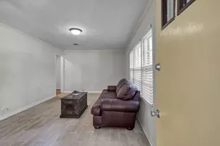 210 Harris Blvd, Conroe, TX 77301 - Photo 6