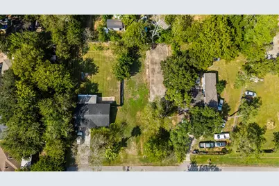 212 Woodward Street, Alvin, TX 77511 - Photo 2