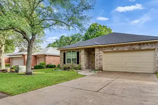 1906 Cameo Ct, League City, TX 77573 - Photo 2