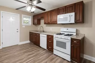1021 Baker St, Fort Worth, TX 76104 - Photo 2
