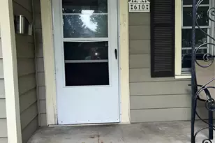 610 E 10th St, Houston, TX 77008 - Photo 2