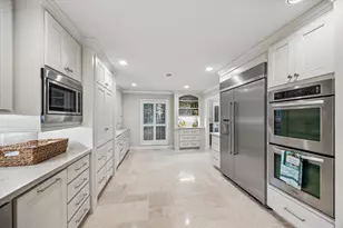 542 Ramblewood Rd, Houston, TX 77079 - Photo 10