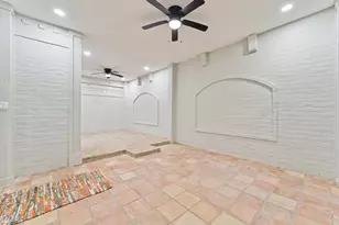 48 Bayou Pointe Dr, Houston, TX 77063 - Photo 22