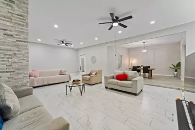 48 Bayou Pointe Drive, Houston, TX 77063 - Photo 4
