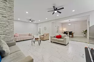 48 Bayou Pointe Dr, Houston, TX 77063 - Photo 4