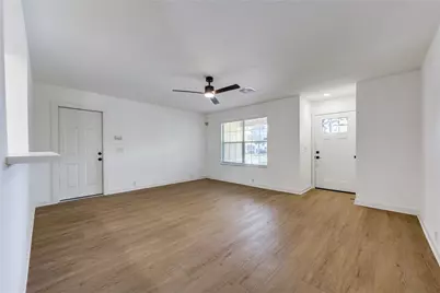 902 Eagles Glide Drive, Houston, TX 77090 - Photo 2