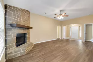 5540 S Buffalo Cir, Willis, TX 77378 - Photo 10