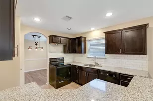 5540 S Buffalo Cir, Willis, TX 77378 - Photo 14