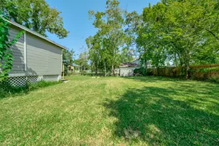 914 Hawthorne, Clear Lake Shores, TX 77565 - Photo 18