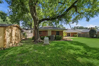 10131 Whiteside Lane, Houston, TX 77043 - Photo 32