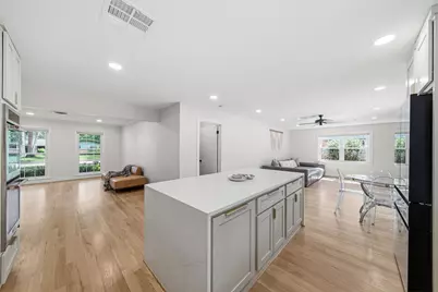 10131 Whiteside Lane, Houston, TX 77043 - Photo 6