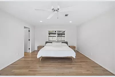 10131 Whiteside Lane, Houston, TX 77043 - Photo 22
