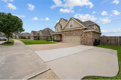9723 Suffolk Downs Drive, Mont Belvieu, TX 77523 - Photo 6