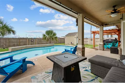 9723 Suffolk Downs Drive, Mont Belvieu, TX 77523 - Photo 10