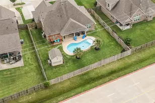 9723 Suffolk Downs Dr, Mont Belvieu, TX 77523 - Photo 8
