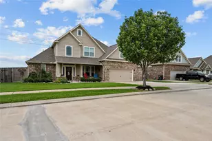 9723 Suffolk Downs Dr, Mont Belvieu, TX 77523 - Photo 2