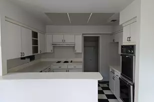 31 Litchfield Ln, Houston, TX 77024 - Photo 6