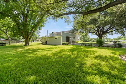 206 Mulberry Street, Hallettsville, TX 77964 - Photo 22