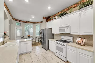 10 Clarewood Court, The Woodlands, TX 77385 - Photo 16