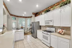 10 Clarewood Ct, The Woodlands, TX 77385 - Photo 16