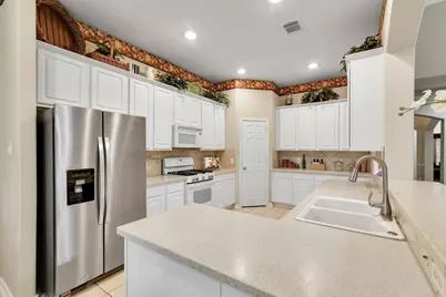 10 Clarewood Court, The Woodlands, TX 77385 - Photo 12