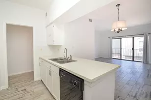 2475 Underwood St, Houston, TX 77030 - Photo 2
