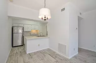 2475 Underwood St, Houston, TX 77030 - Photo 4