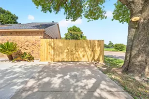 8702 Parkway Forest Dr, Houston, TX 77044 - Photo 36