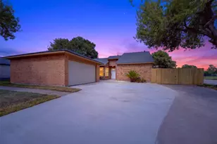 8702 Parkway Forest Dr, Houston, TX 77044 - Photo 4