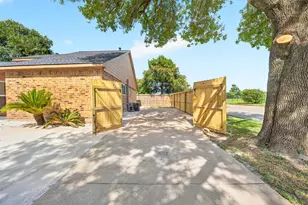 8702 Parkway Forest Dr, Houston, TX 77044 - Photo 38