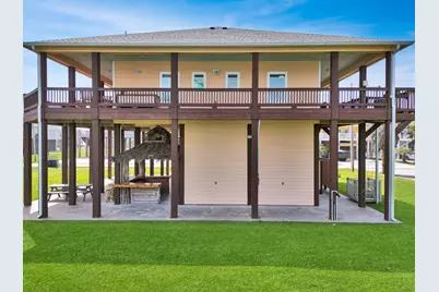 944 Raymond, Crystal Beach, TX 77650 - Photo 8