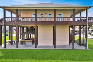 944 Raymond, Crystal Beach, TX 77650 - Photo 8