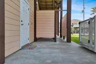 944 Raymond, Crystal Beach, TX 77650 - Photo 14