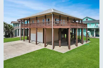 944 Raymond, Crystal Beach, TX 77650 - Photo 4