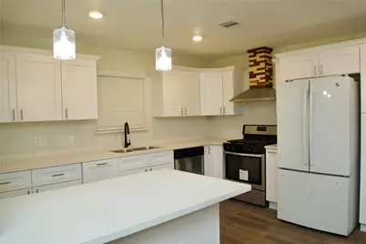 2405 Byron Avenue, Pearland, TX 77581 - Photo 4