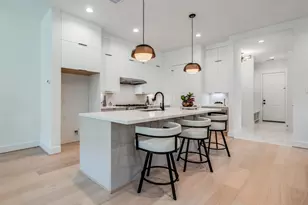 816 W 17th St, Houston, TX 77008 - Photo 8