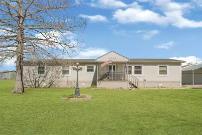 9222 Avenue C, Liverpool, TX 77577 - Photo 2