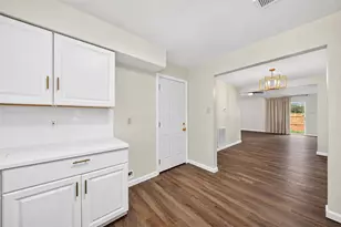 7818 Tierra Verde Dr, Houston, TX 77083 - Photo 10