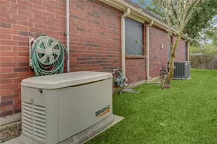 2614 S Peach Hollow Circle Circle, Pearland, TX 77584 - Photo 2