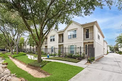 1138 W 25th Street #F, Houston, TX 77008 - Photo 2