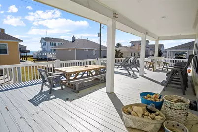 2296 Martinique, Crystal Beach, TX 77650 - Photo 4