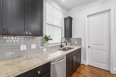 1010 W 24th Street #O, Houston, TX 77008 - Photo 6