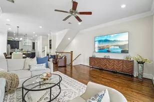 1010 W 24th St, Houston, TX 77008 - Photo 2